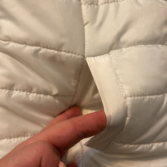 White puffer vest - Picture 3 of 6